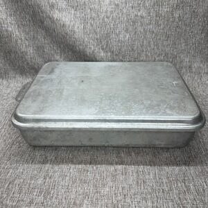 Vintage Mirro Aluminum 13x9x2 5/8 Baking Cake Pan with Snap on Lid Cover